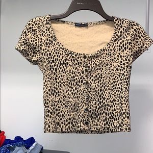 Brandy Melville cheetah zelly button top